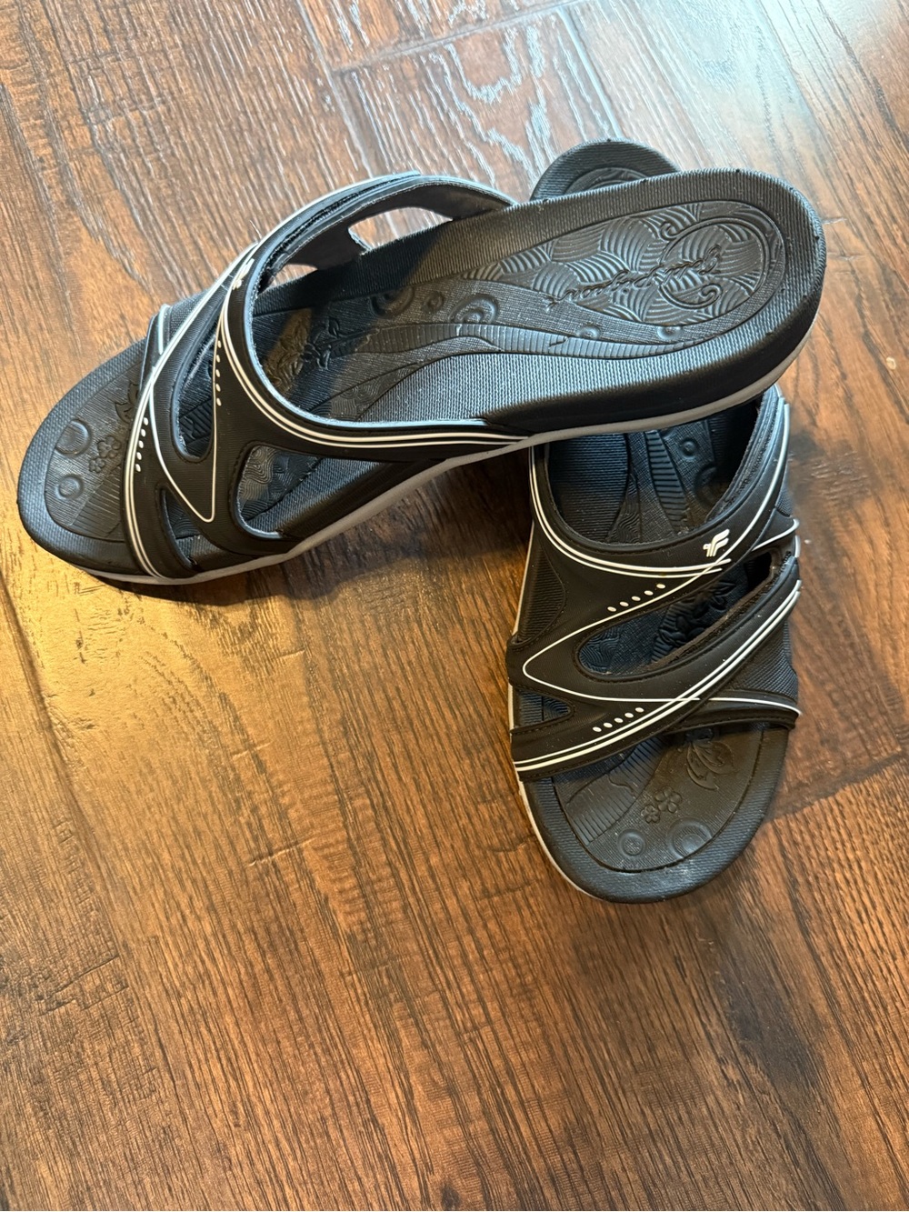 Women’s Black Comfort Casual Slide Sandals with White Trim Floral Sole
